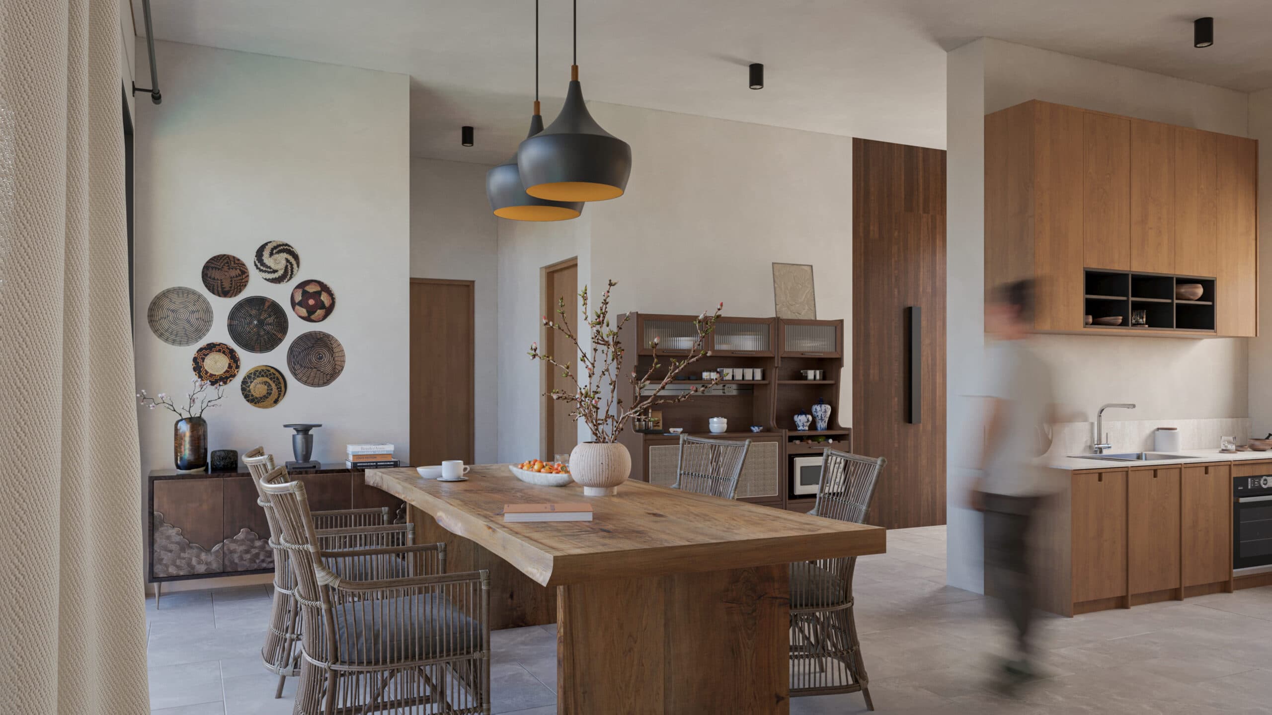 Cuisine et salle à manger d'une villa aménagée par HBA Studio