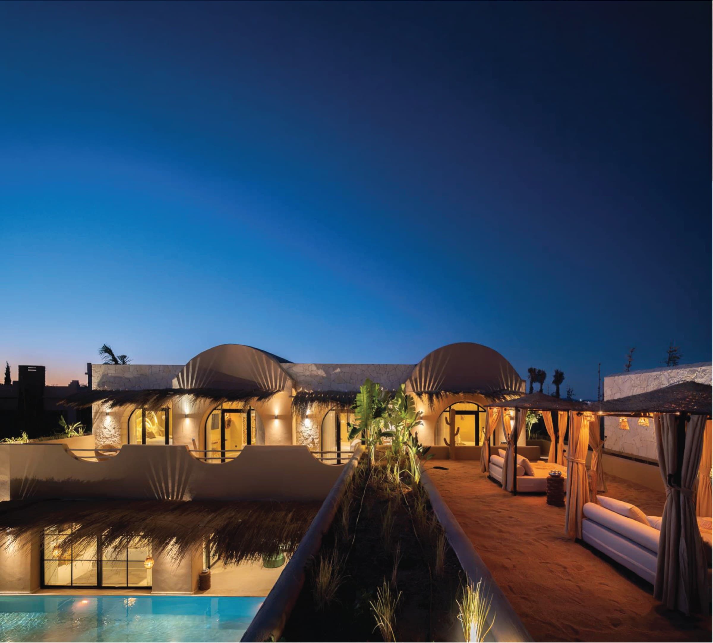 Salle à manger d'une villa contemporaine conçue par HBA Studio, architecte à Marrakech