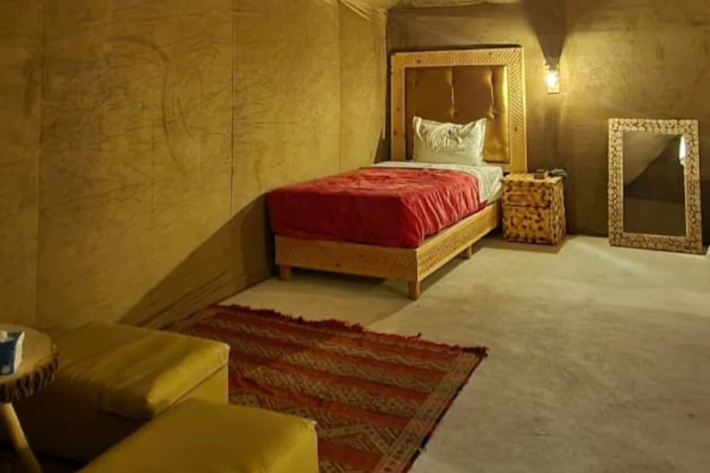 Bivac de Lujo en Merzouga – Paseo en Camello + Cena y Espectáculo + Baño Privado + Sandboard Gratis - 5