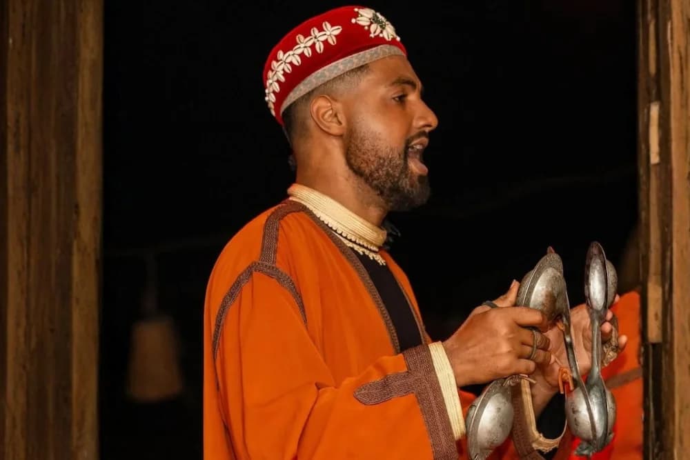 Cena y Espectáculo en Marrakech en la Palmeraie – Moul 3afia, Gnaoua y Bailarina - 3